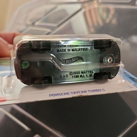 Hot Wheels Porsche Taycan Turbo S Car NIP - Picture 5 of 6